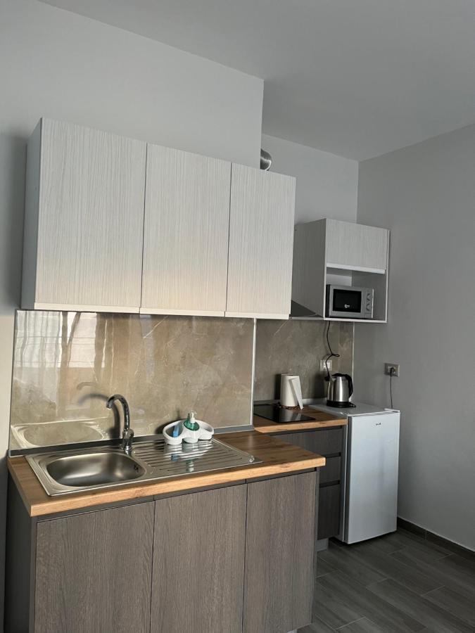 Lotus Apartments Vlorë Екстериор снимка